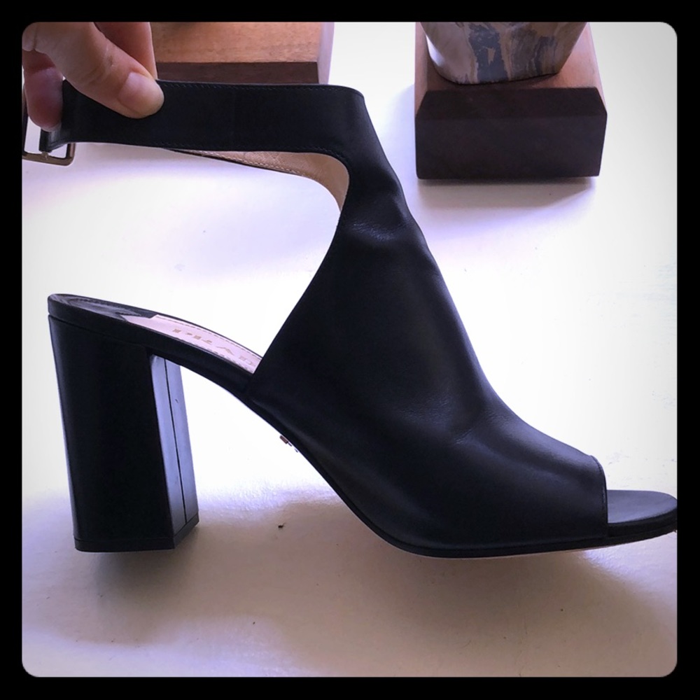 Prada Heels size 40 (although it says 40,5)